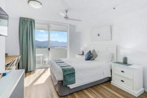 Cairns Central Getaway - A Sleek City Studio